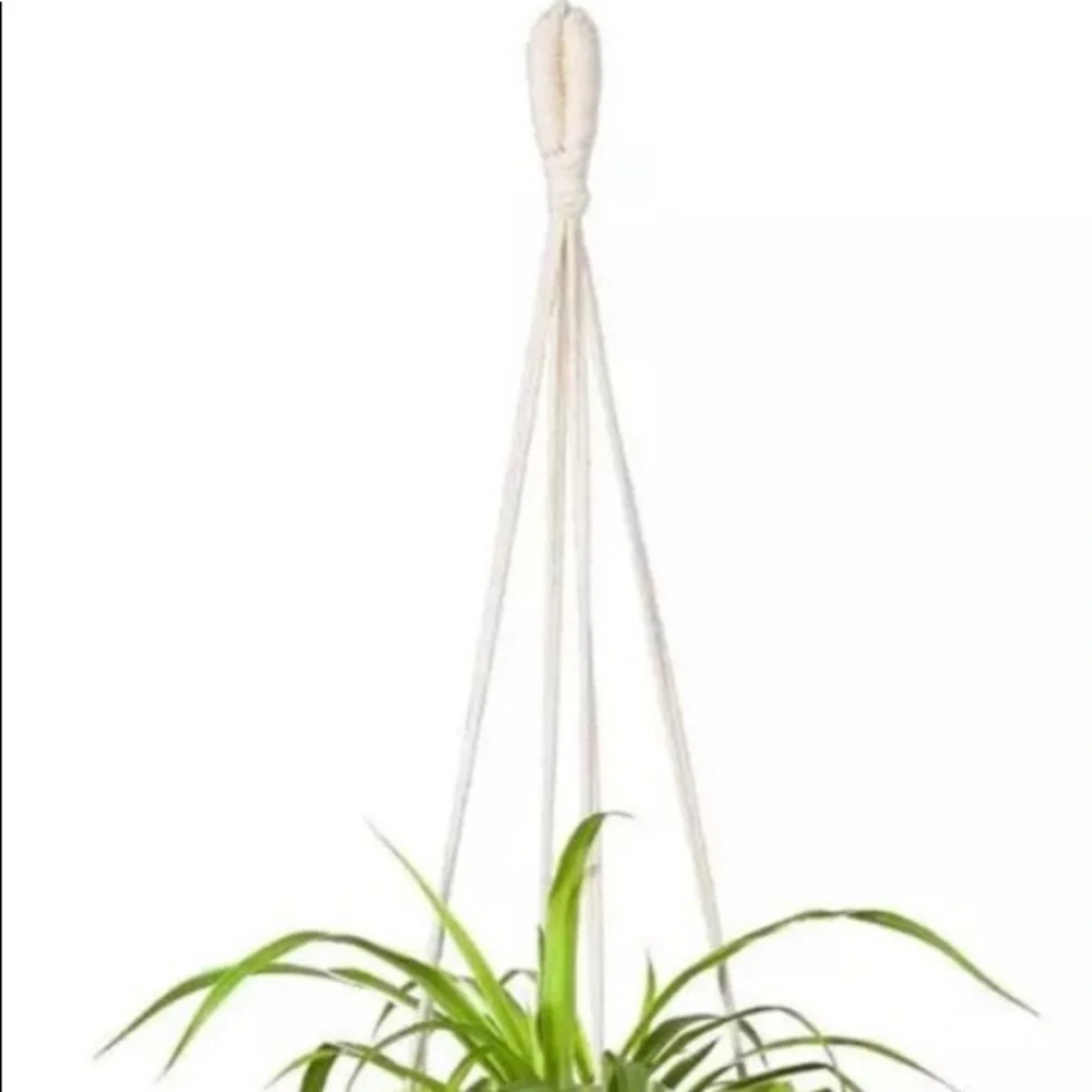 Handmade macrame plant holder - Picture 3 of 4